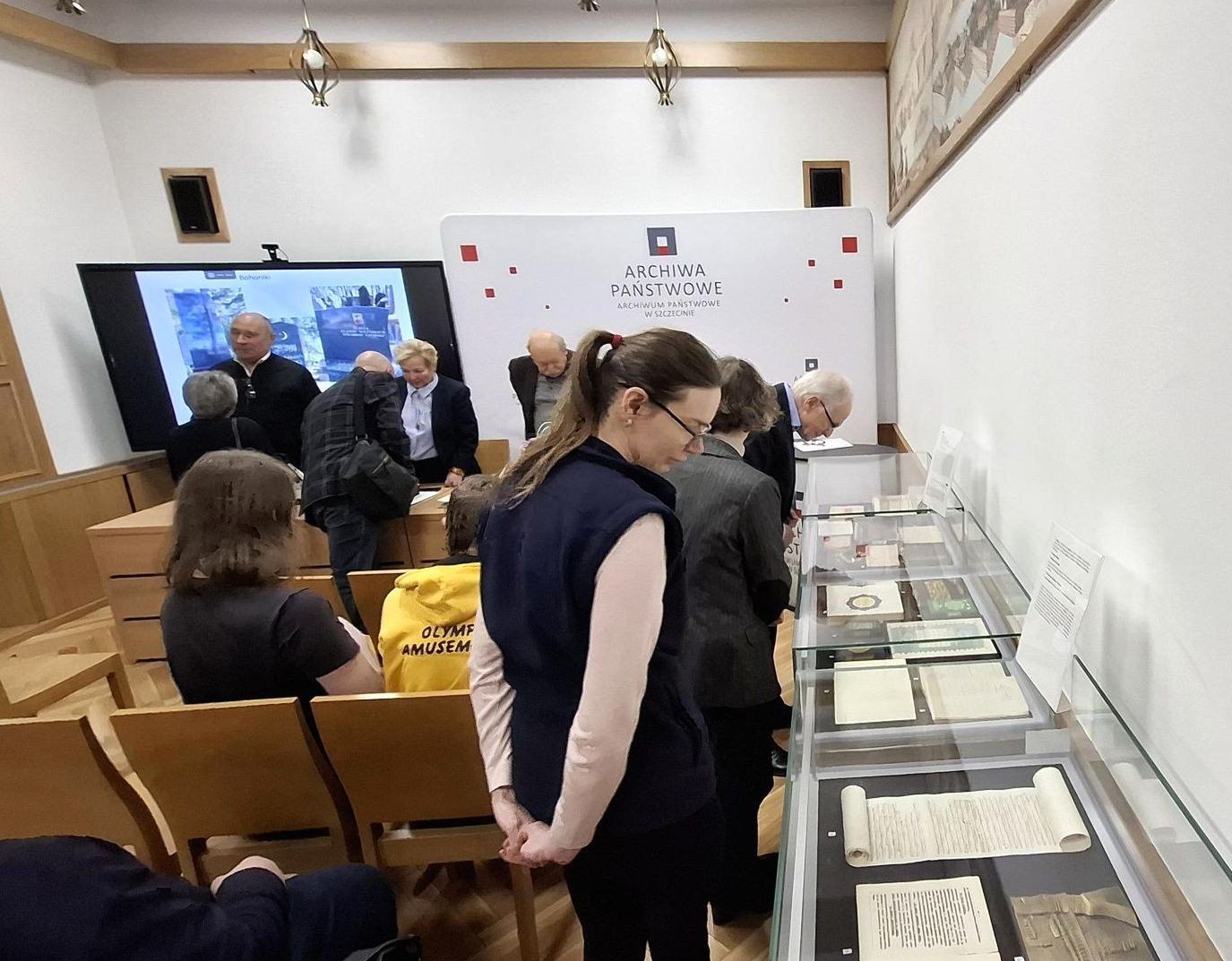 Wydarzeniu towarzyszyła prezentacja multimedialna wybranych materiałów związanych z Muzułmańską Gminą Wyznaniową w Szczecinie oraz wystawa przedstawiająca część zbiorów rodzinnych Państwa Lebiedziów