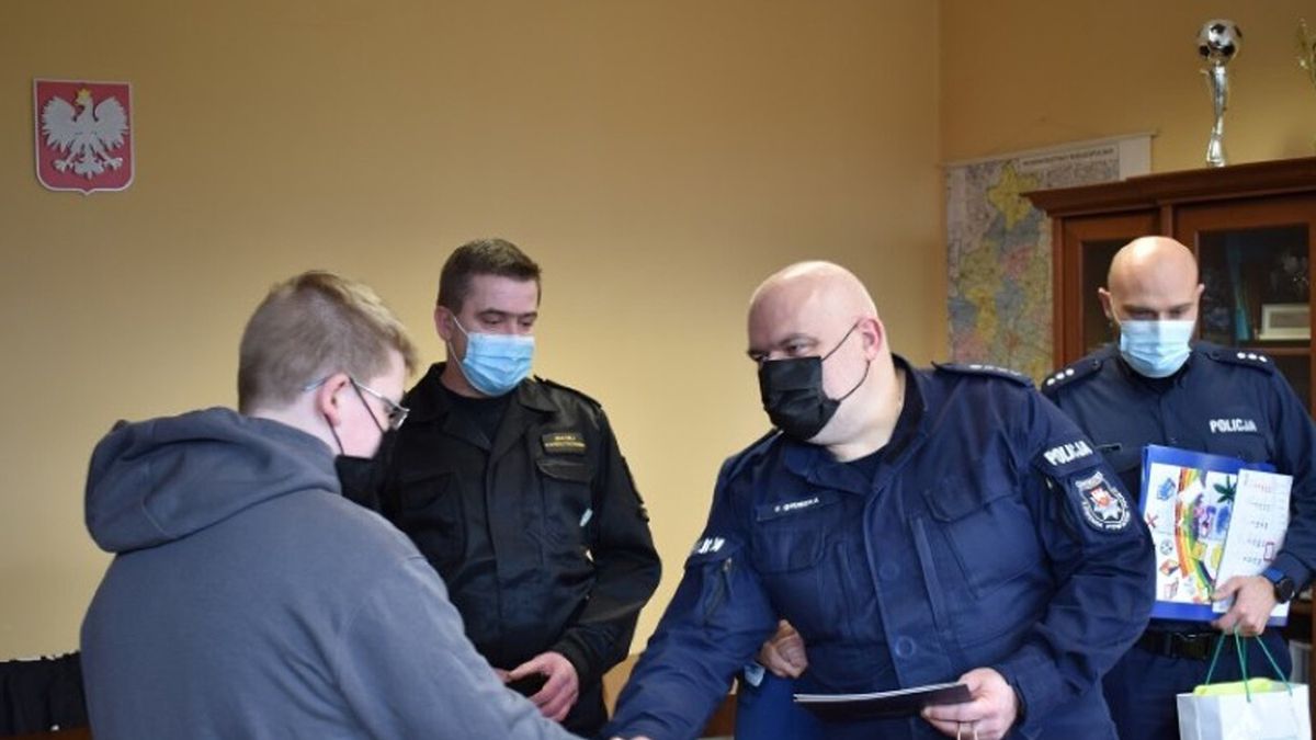 Policjanci podziękowali osobiście bohaterskiemu 13-latkowi