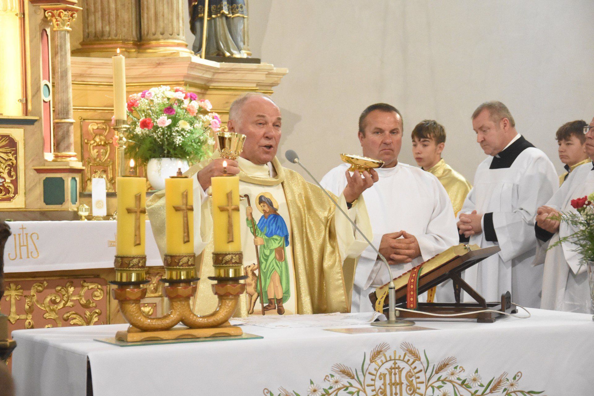 Tegoroczną Sumę Odpustową odprawił ks. prał. Marian Brucki, dziekan dekanatu śremskiego i proboszcz śremskiej Fary.