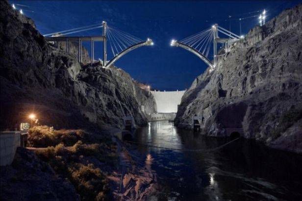 Budowa Hoover Dam Bypass (Fot. Izismile.com)