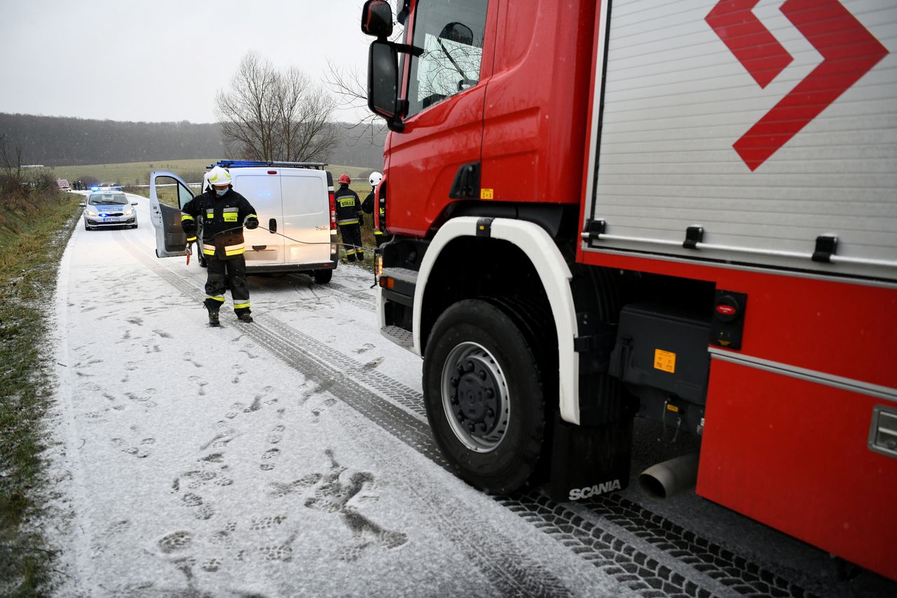 Tragiczne odkrycie. Kobieta przymarznięta do tafli wody