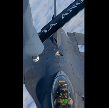 Tankowanie w powietrzu. Ta osoba odpowiada za najważniejszą funkcję