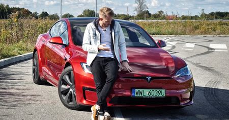 Test wideo: Tesla model S Plaid - 1020 KM na kołpakach