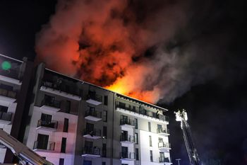Poznań: W garażu podziemnym zalega woda, prawdopodobnie uszkodzone są instalacje. Jaki jest stan bloku po pożarze przy Krańcowej?