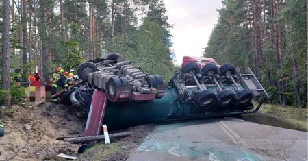 Tragiczny wypadek pod Człuchowem. Nie żyją dwie osoby, są ranni
