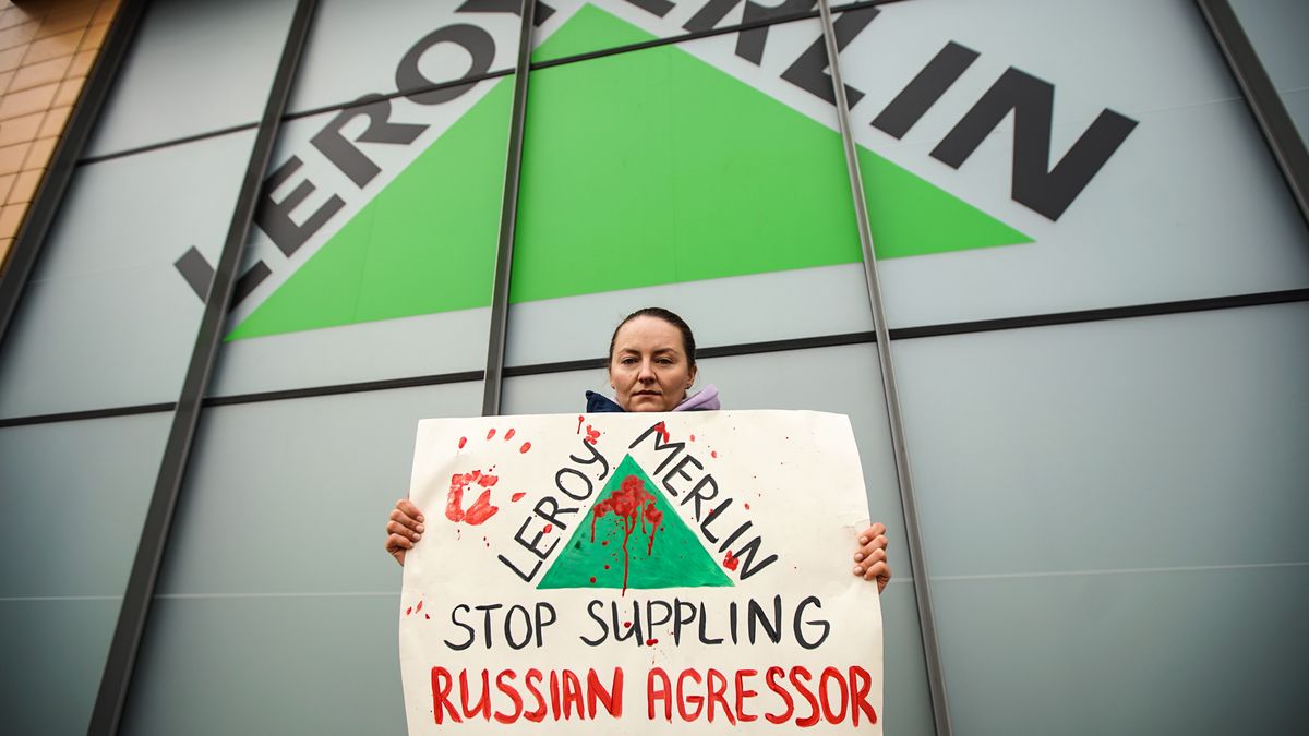Dozen people gathered outside the French Leroy Merlin store in Gdansk, Poland on 19 March 2022  to protest against the company still operating in Russia after the Russian invasion of Ukraine.  (Photo by Michal Fludra/NurPhoto via Getty Images)
