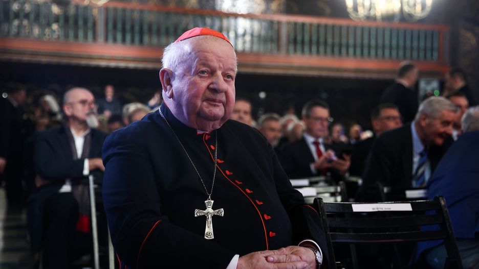 Stanis�aw Dziwisz
Krak�w, 24.11.2023. Arcybiskup senior archidiecezji krakowskiej kardyna� prezbiter Stanis�aw Dziwisz bierze udzia� w Zebraniu Plenarnym Spo�ecznego Komitetu Odnowy Zabytk�w Krakowa w Sali Senatorskiej Zamku Kr�lewskiego na Wawelu, 24 bm. Wydarzenie odbywa si� z okazji 45. rocznicy powstania Komitetu. (ad) PAP/�ukasz G�gulski
�ukasz G�gulski
45 45., duchowie�stwo, duchowny, kardyna�, rocznica, sala senatorska, SKOZK, spo�eczny komitet, Spo�eczny komitet Odnowy Zabytk�w Krakowa, Wawel, zamek