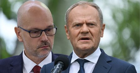 Tusk odpuszcza. Robi ze swoich wyborców frajerów [OPINIA]