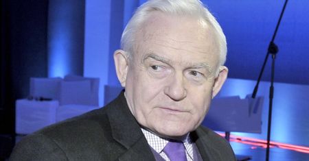 Leszek Miller narzekał na swoją emeryturę: "Mam ZWYCZAJNE ZUS-owskie świadczenie". Tabloid podliczył, ile otrzymał