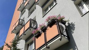 Wyrzuciła swoje 2,5-letnie dziecko z balkonu w Bielsku-Białej. Prokuratura umorzyła śledztwo