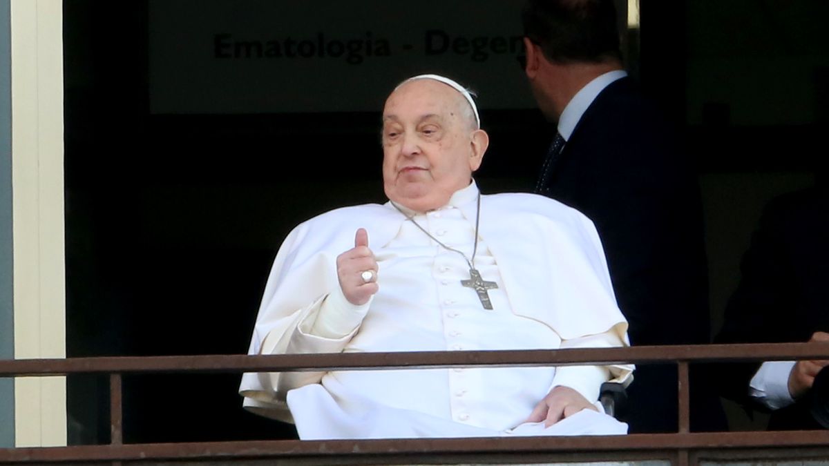 ROME ITALY - MARCH 23,2025: Pope Francis greets and blesses the faithful from the balcony of the Gemelli hospital where has been hospitalized. Pope Francis will be discharged on 23 March with a prescription for at least two months of convalescence after spending more than five weeks in the hospital for bilateral pneumonia. (Photo credit should read Marco Ravagli/Future Publishing via Getty Images)