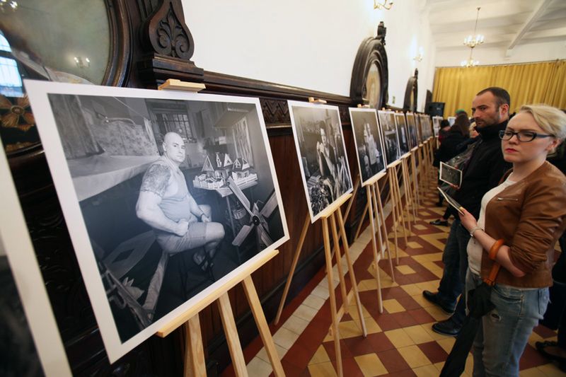„Sztuka celi”. Relacja z wystawy, która trwała dwie godziny… w areszcie śledczym 6