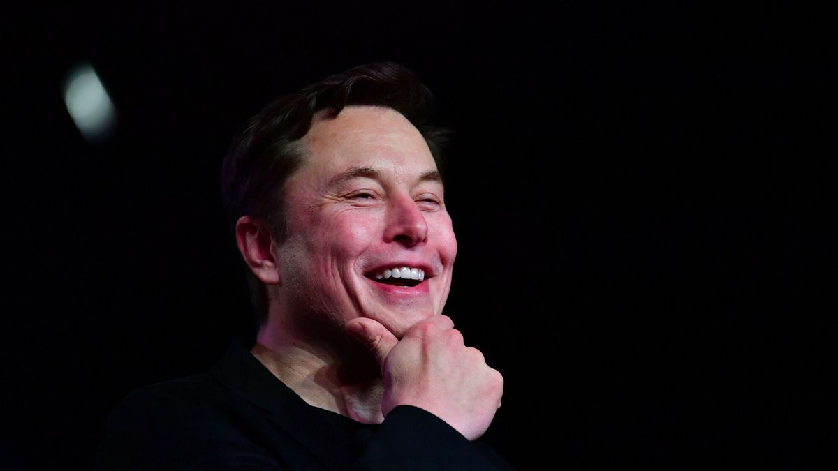 Elon Musk sprzeda 10 proc. akcji Tesli 