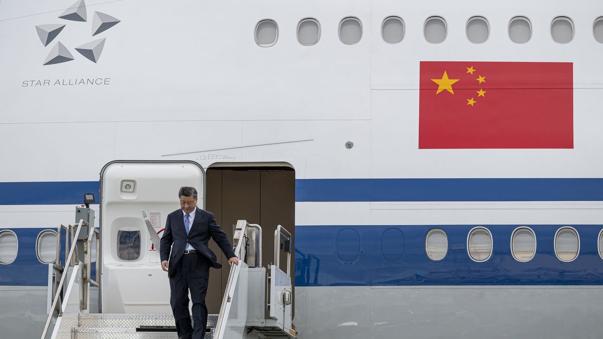 Xi Jinping, China's president, arrives at San Francisco International Airport (SFO) on the sidelines of the Asia-Pacific Economic Cooperation (APEC) summit in San Francisco, California, US, on Tuesday, Nov. 14, 2023. Xi arrived in San Francisco for a high-stakes meeting with his American counterpart Joe Biden on Tuesday, as the Chinese leader's first trip to the US in six years drew crowds of protesters and supporters onto the city's heavily policed streets. Photographer: David Paul Morris/Bloomberg via Getty Images