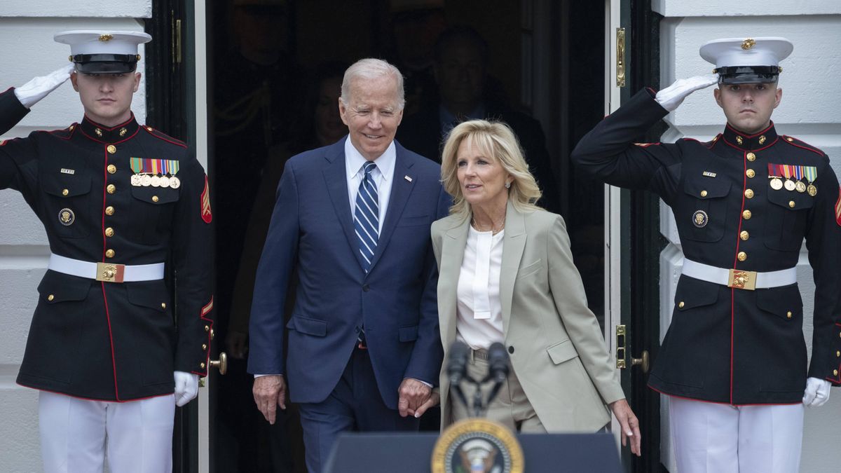 President Joe Biden welcomes wounded warriors, caregivers and families to the White HouseUnited States President Joe Biden and first lady Dr. Jill Biden arrive to welcome wounded warriors, caregivers and families to the White House in Washington, DC as part of the annual Soldier Ride to recognize the service from wounded, ill, and injured service members and veterans, June 23, 2022.  Credit: Chris Kleponis / CNP Photo via NewscomDostawca: PAP/NewscomChris Kleponis - CNP2022, 46th President, 47th Vice President, America, American, Americas, Chief Executive, Commander-in-Chief, DC, E.U., EU, Europe, European, European Union, Federal Republic of Germany, Germany, Inauguration Day 2020, Joe Biden, Joseph Biden, Joseph Robine