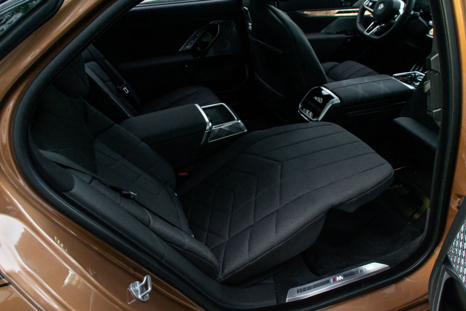 BMW i7 M70