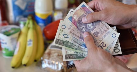 Potrzebują ich bardziej niż kasjerów. Zarabiają dziesiątki tysięcy zł