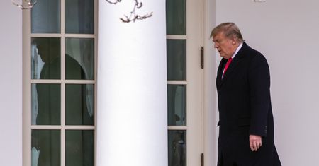 Donald Trump przerywa milczenie. Asystent musiał szybko reagować