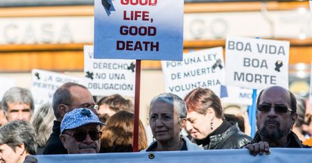 Małżeństwo z Holandii poddało się PODWÓJNEJ EUTANAZJI. Spędzili ze sobą ponad PÓŁ WIEKU