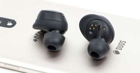 Samsung Gear IconX 2018 - całkowicie bezprzewodowe słuchawki Bluetooth