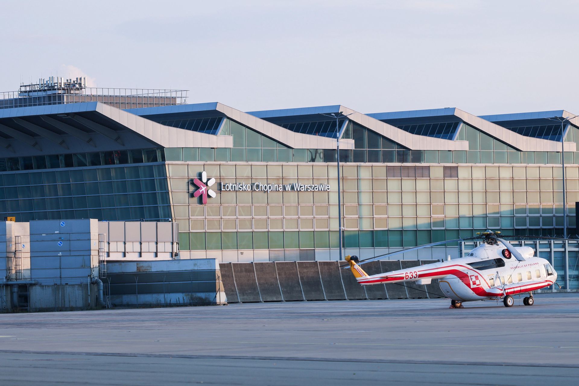 Przestrzeń powietrzna nad częścią kraju zamknięta. Nie ma lotów z lotniska Chopina