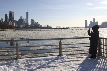 Ekstremalne mrozy paraliżują Nowy Jork. Wydają ostrzeżenia