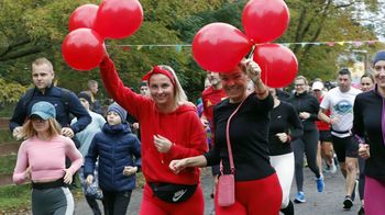Grudziądz: Tak wyglądał czerwony bieg park run. To sprzeciw wobec krzywdzenia dzieci