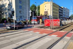 "Wyleciał w górę, koziołkował i uderzył w przystanek". Tragedia we Wrocławiu