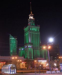 Warszawa. PKiN podświetlony na zielono w rocznicę podpisania Porozumienia Paryskiego
