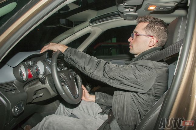 Zarówno zbyt pionowa, jak i zbyt "leżakowa" pozycja jest niewskazana