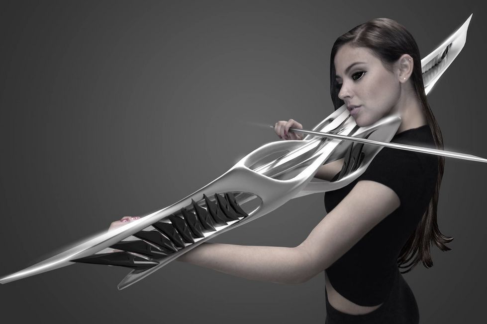 Piezoelektryczne skrzypce przyszłości z drukarki 3D. Ten instrument wygląda jak broń predatora!