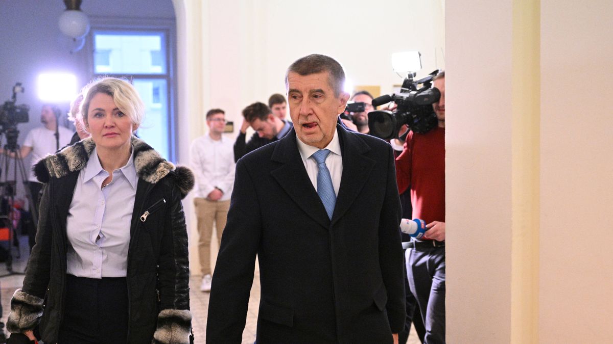 Andrej Babis, Jana Nagyova
Trial of former Czech PM Andrej Babis (right)  and his former aide Jana Nagyova (left) in case of Capi hnizdo suspected subsidy fraud continues with final speech of Babis and Nagyova in Prague, Czech Republic, January 6, 2023. (CTK Photo/Michal Kamaryt) 
Dostawca: PAP/CTK
Michal Kamaryt
Czech, Prague, court, Babis, Capi hnizdo, crime, subsidy, EU