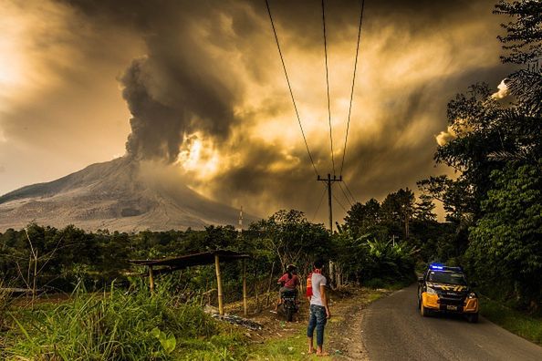 Sumatra. Kolejna erupcja wulkanu Sinabung. Słup popiołu sięgał ponad 5 km