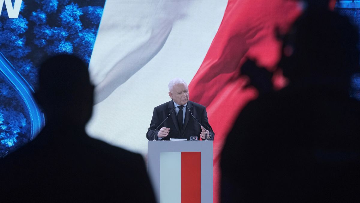 Końskie, 09.09.2023. Kampania wyborcza do parlamentu 2023. Prezes PiS Jarosław Kaczyński podczas konferencji programowej Prawa i Sprawiedliwości w Końskich, 9 bm. (ad) PAP/Łukasz Gągulski