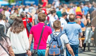 Prawie 3 mln Polaków płacą w ten sposób. Jest kilka pułapek