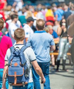 Prawie 3 mln Polaków płacą w ten sposób. Jest kilka pułapek