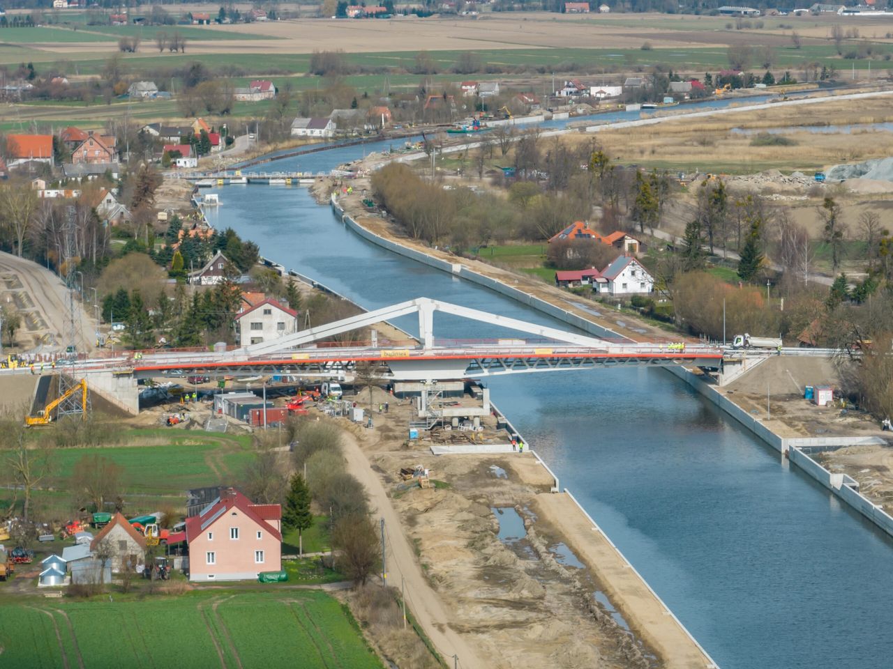 Most obrotowy w Nowakowie na rzece Elbląg