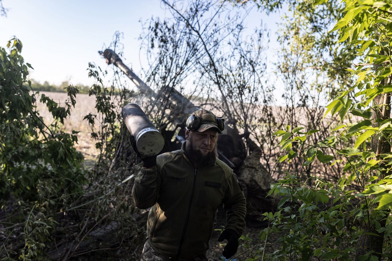 Ukraine has a big problem. It asks the West for help.