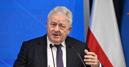 Trzy emerytury, mieszkania, oszczędności. Szczegóły majątku Siekierskiego