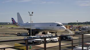 United Airlines złomuje Airbusa A320. Wszystko przez wóz cateringowy