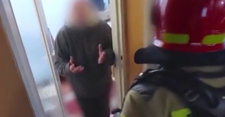 "Ludzie są nienormalni". Weszli do mieszkania. Kobieta się wściekła