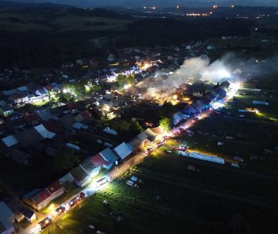 Pożar we wsi Nowa Biała. Premier: Zrobiliśmy wszystko, aby rodziny miały dach nad głową