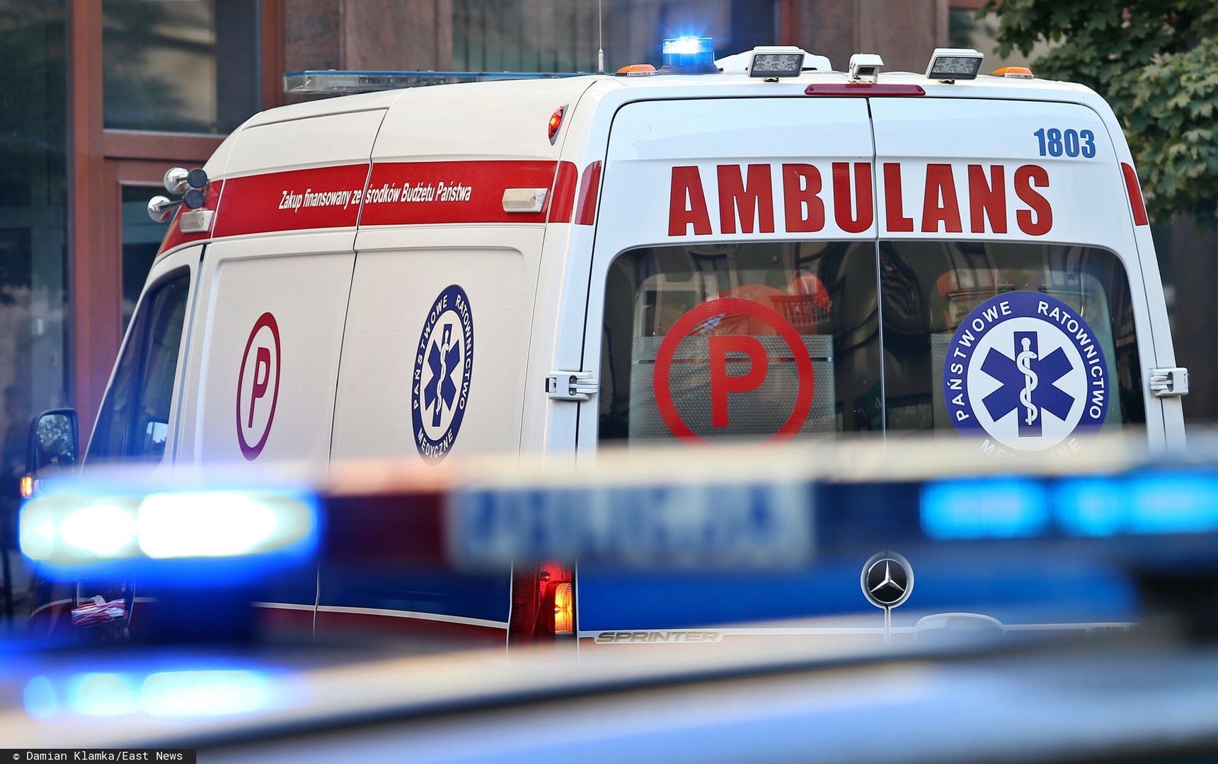 policja, karetka pogotowia, ambulans, radiowóz 