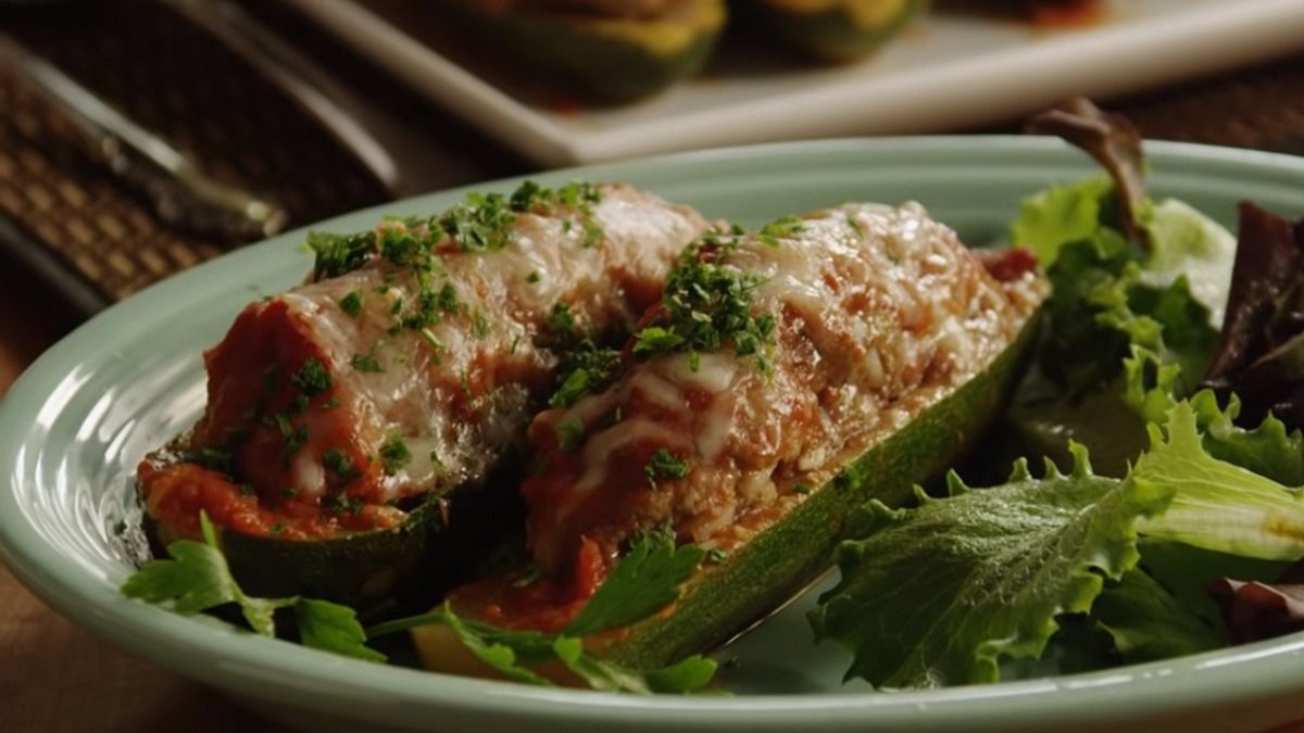 Faszerowana cukinia to idealny pomysł na szybki obiad.