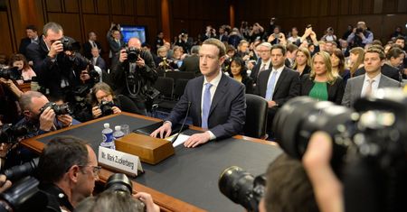 Mark Zuckerberg w Brukseli. Mogą go wziąć w krzyżowy ogień pytań