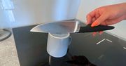 Kucharze zawsze mają pod ręką ceramiczny kubek. Jego spód przydaje się podczas gotowania