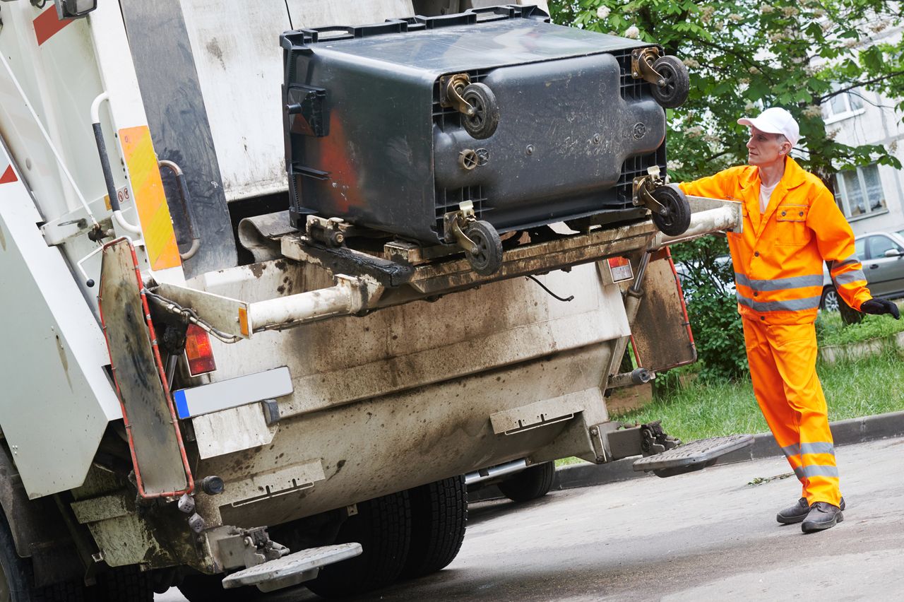Żarty z leniwych śmieciarzy przebojem sieci