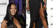 Naomi Campbell w czarnej sukience bez stanika