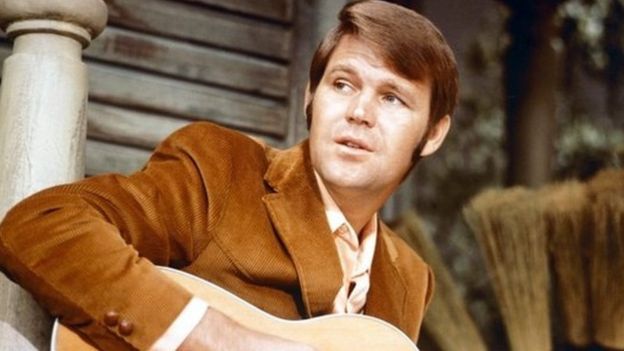 Zmarł legendarny piosenkarz Glen Campbell