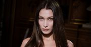 Bella Hadid z powodu epidemii koronawirusa namawia do zamknięcia się w domu. Dodała zdjęcie topless